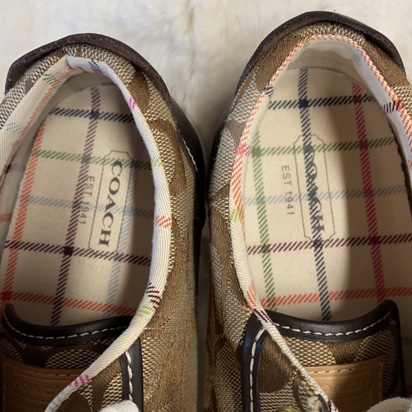 Coach - Picture 6 of 9